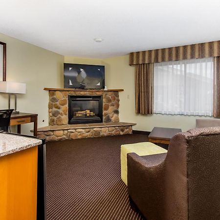 White Pine Inn & Suites Holland Zewnętrze zdjęcie