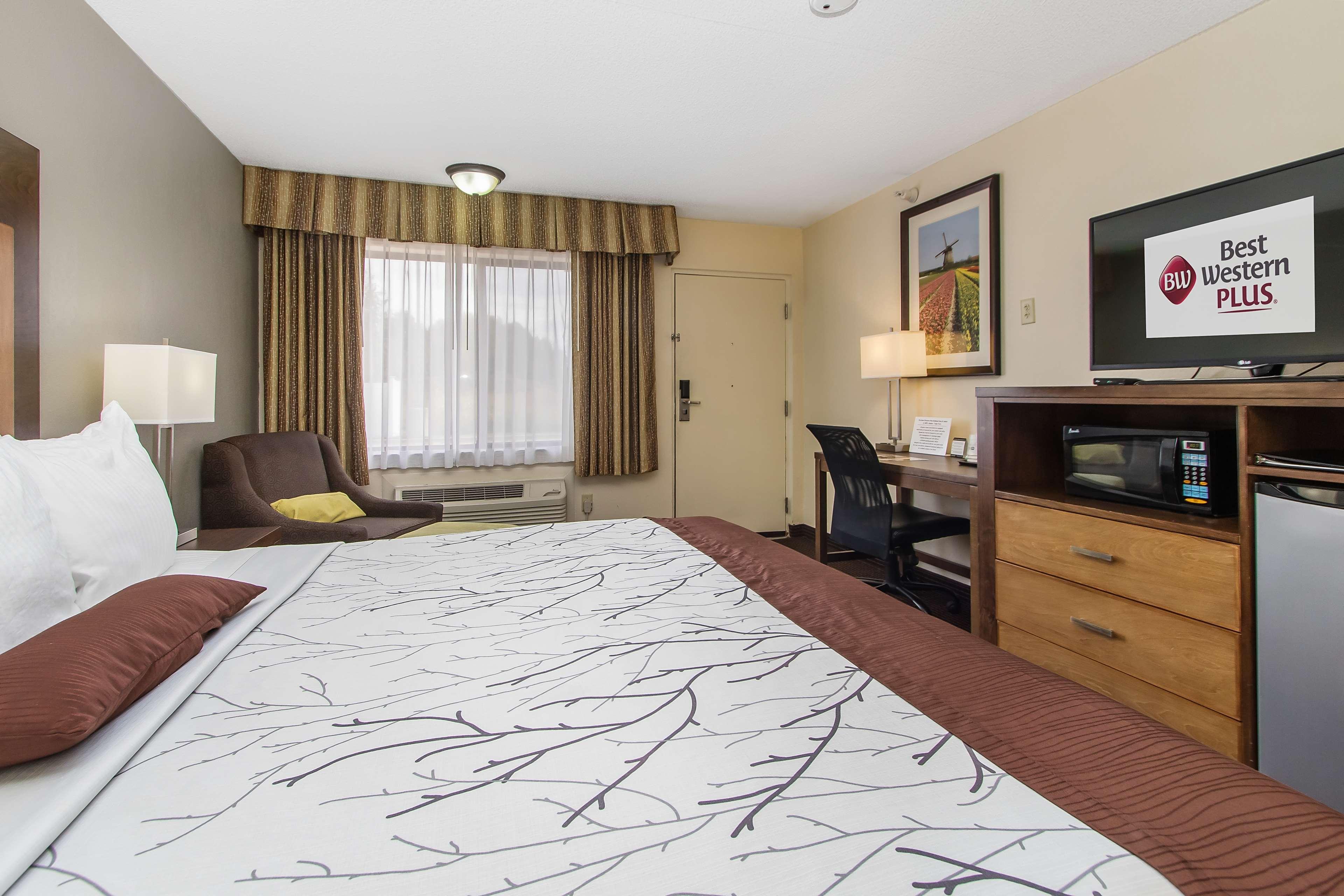 White Pine Inn & Suites Holland Zewnętrze zdjęcie