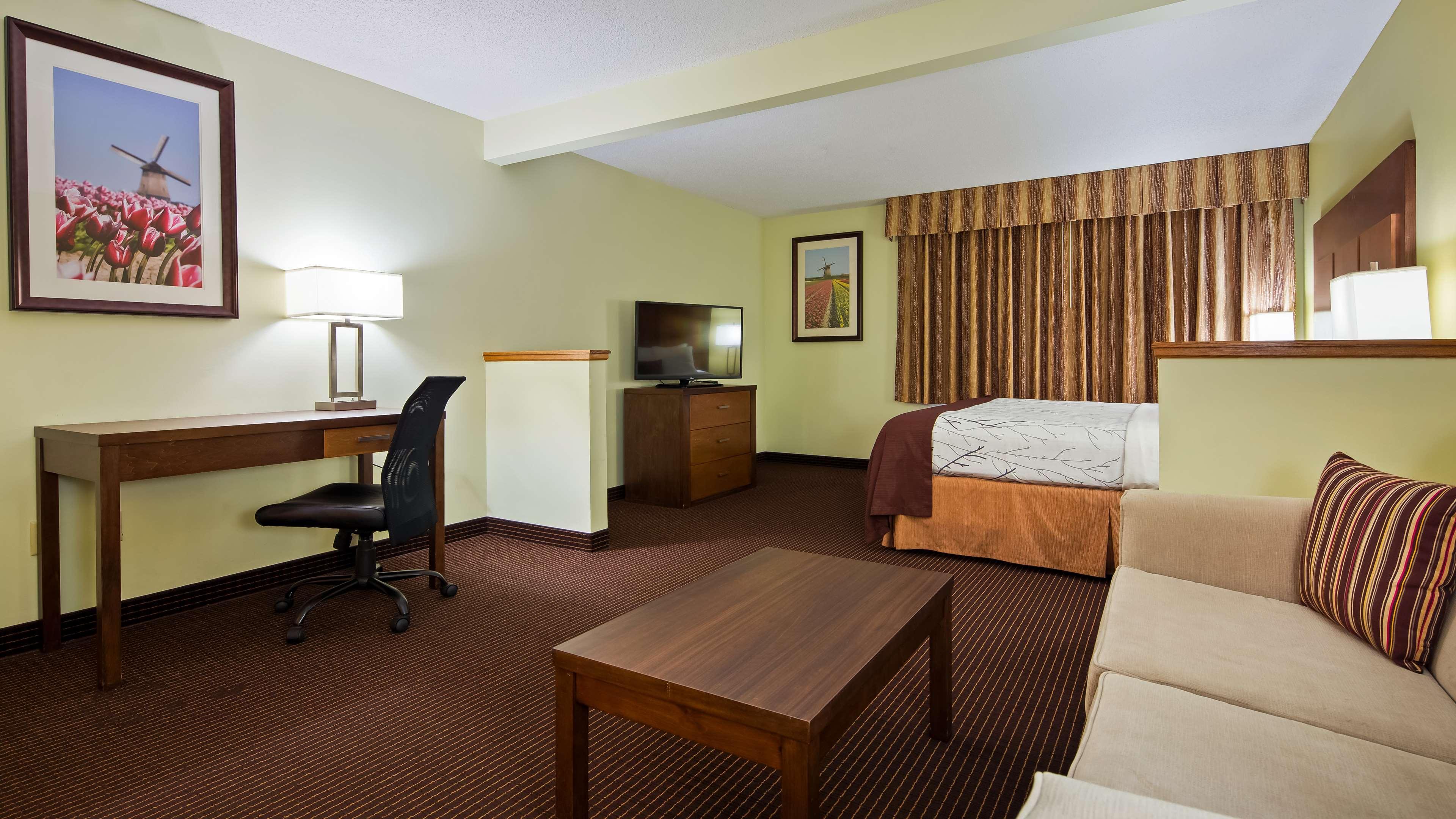 White Pine Inn & Suites Holland Zewnętrze zdjęcie