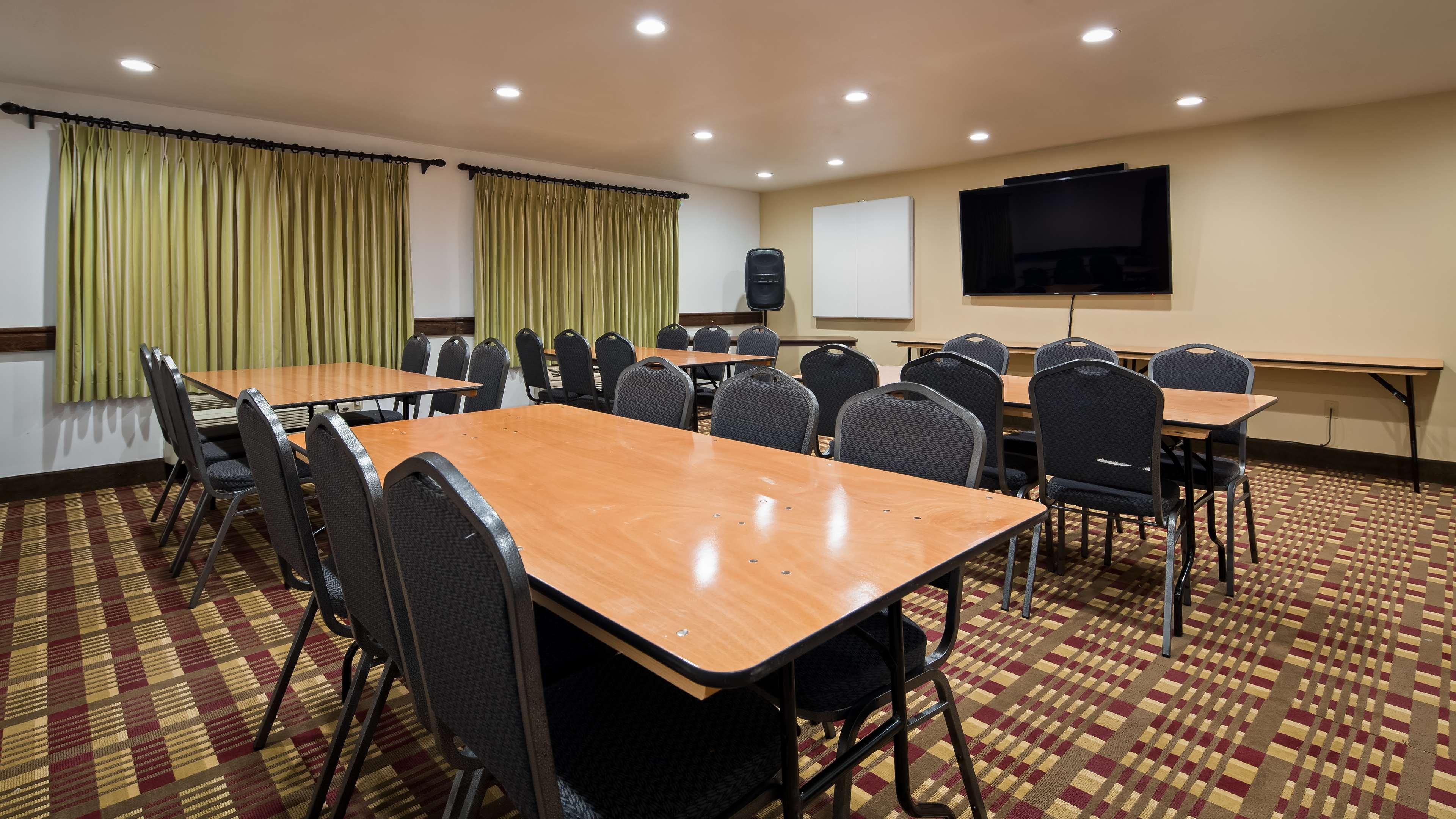 White Pine Inn & Suites Holland Zewnętrze zdjęcie