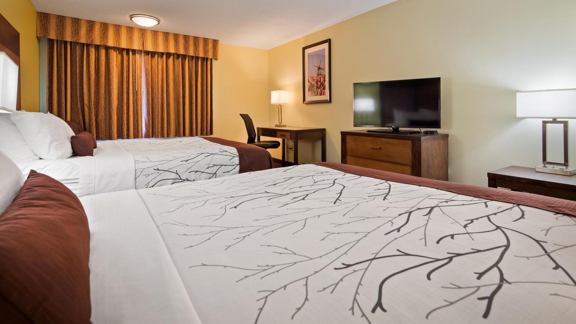 White Pine Inn & Suites Holland Zewnętrze zdjęcie