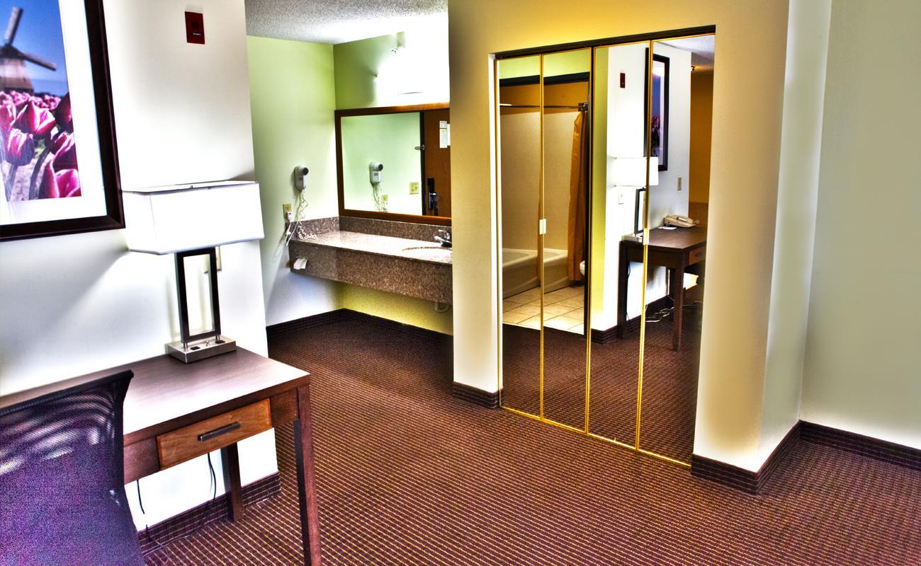 White Pine Inn & Suites Holland Zewnętrze zdjęcie