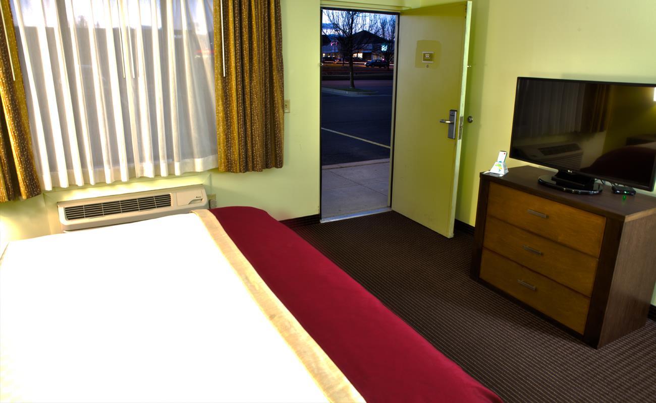 White Pine Inn & Suites Holland Zewnętrze zdjęcie