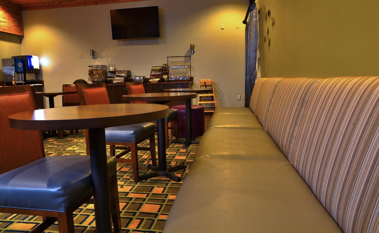 White Pine Inn & Suites Holland Zewnętrze zdjęcie