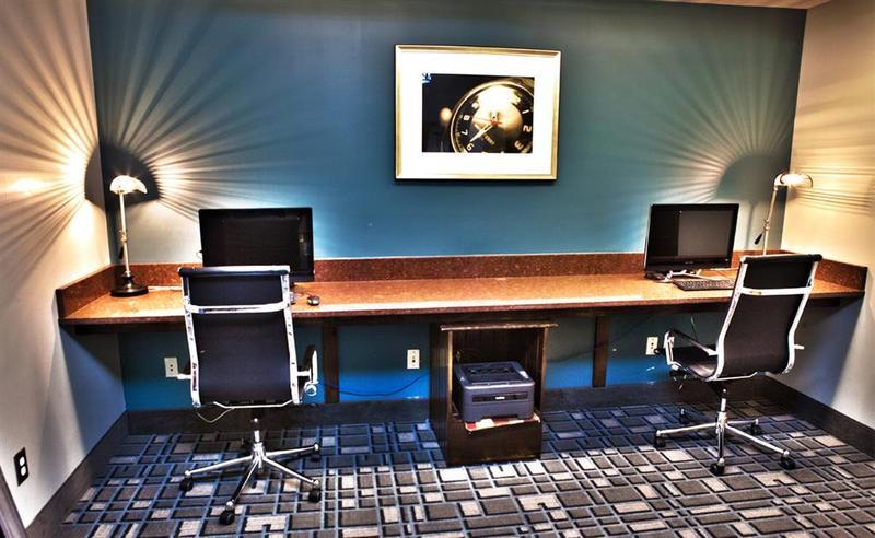 White Pine Inn & Suites Holland Zewnętrze zdjęcie