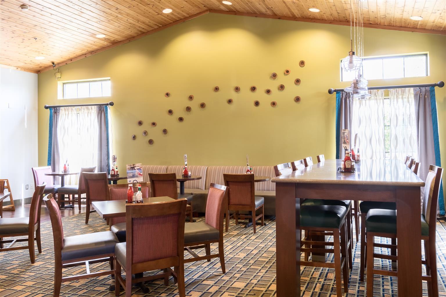 White Pine Inn & Suites Holland Zewnętrze zdjęcie